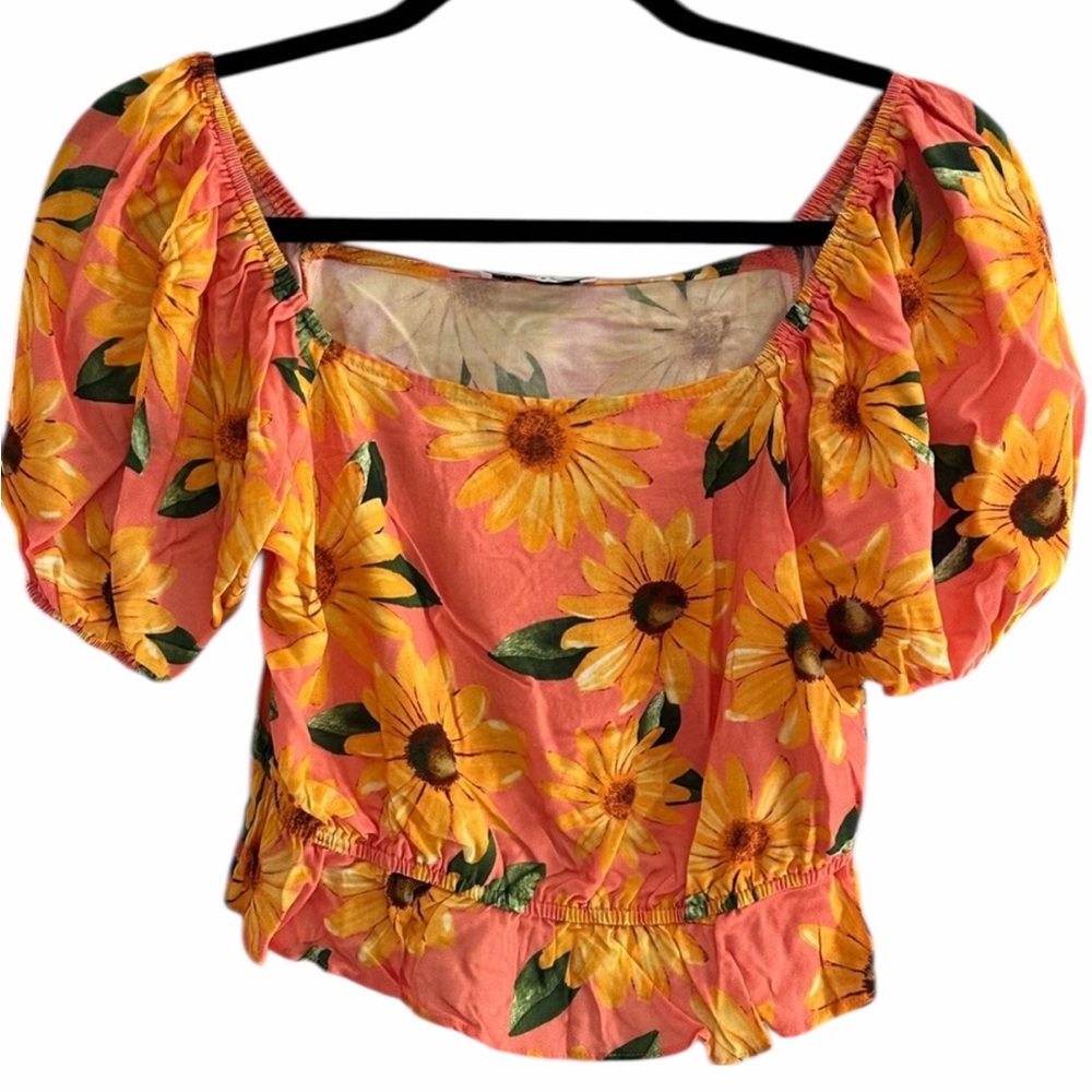 Sadie & Sage Scoop Neck Smocked Waist Cropped Top Size Small Pre-Loved
PTP 15.5